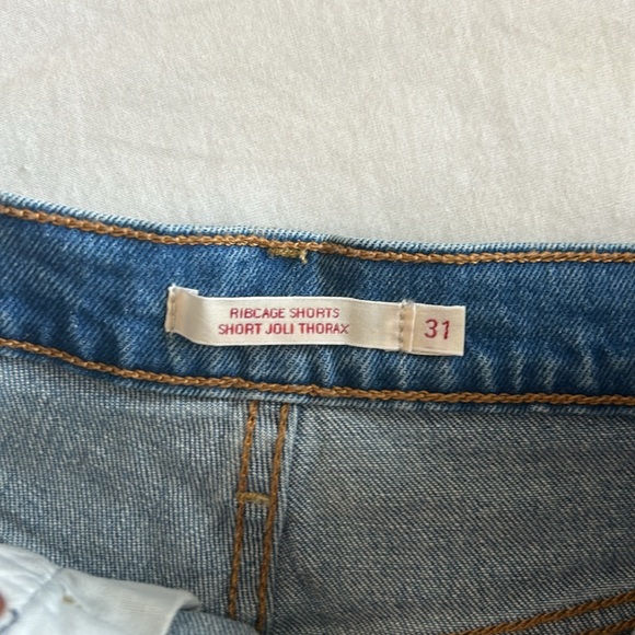 LEVI’S Ribcage shorts - Picture 3 of 4